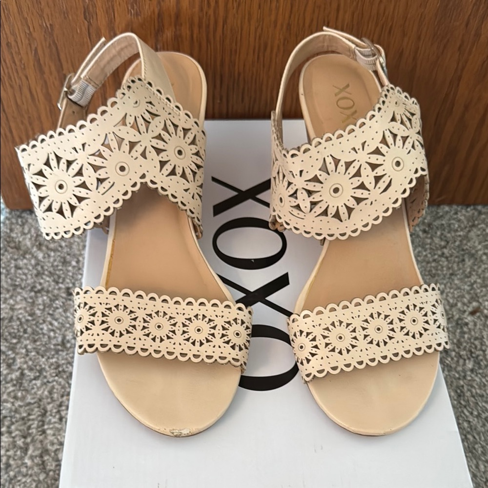 XOXO Cream Laser-Cut Sandals Bohemian Style